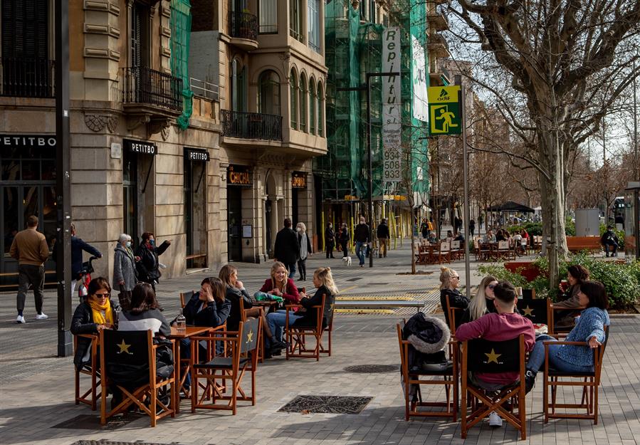 Vista de una terraza en Barcelona. Foto Web RTVC.