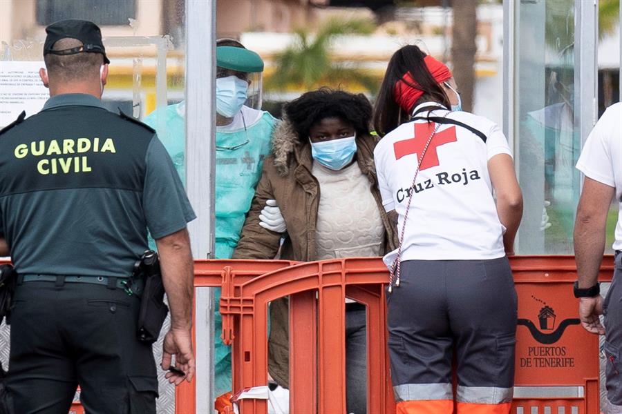 Atención de Cruz Roja a un migrante. Foto Web RTVC.