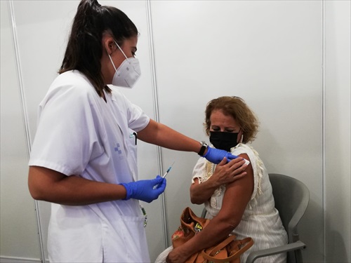 Vacunación en Infecar. Foto Gobierno de Canarias