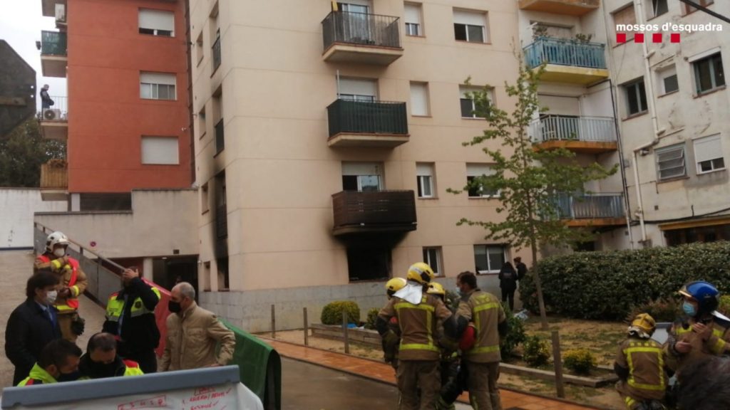 Dos muertos y cuatro heridos en el incendio de una vivienda en Girona