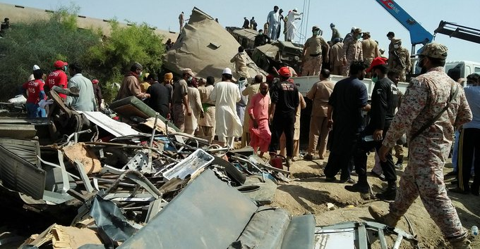 Al menos 37 los muertos en un accidente ferroviario en Pakistán